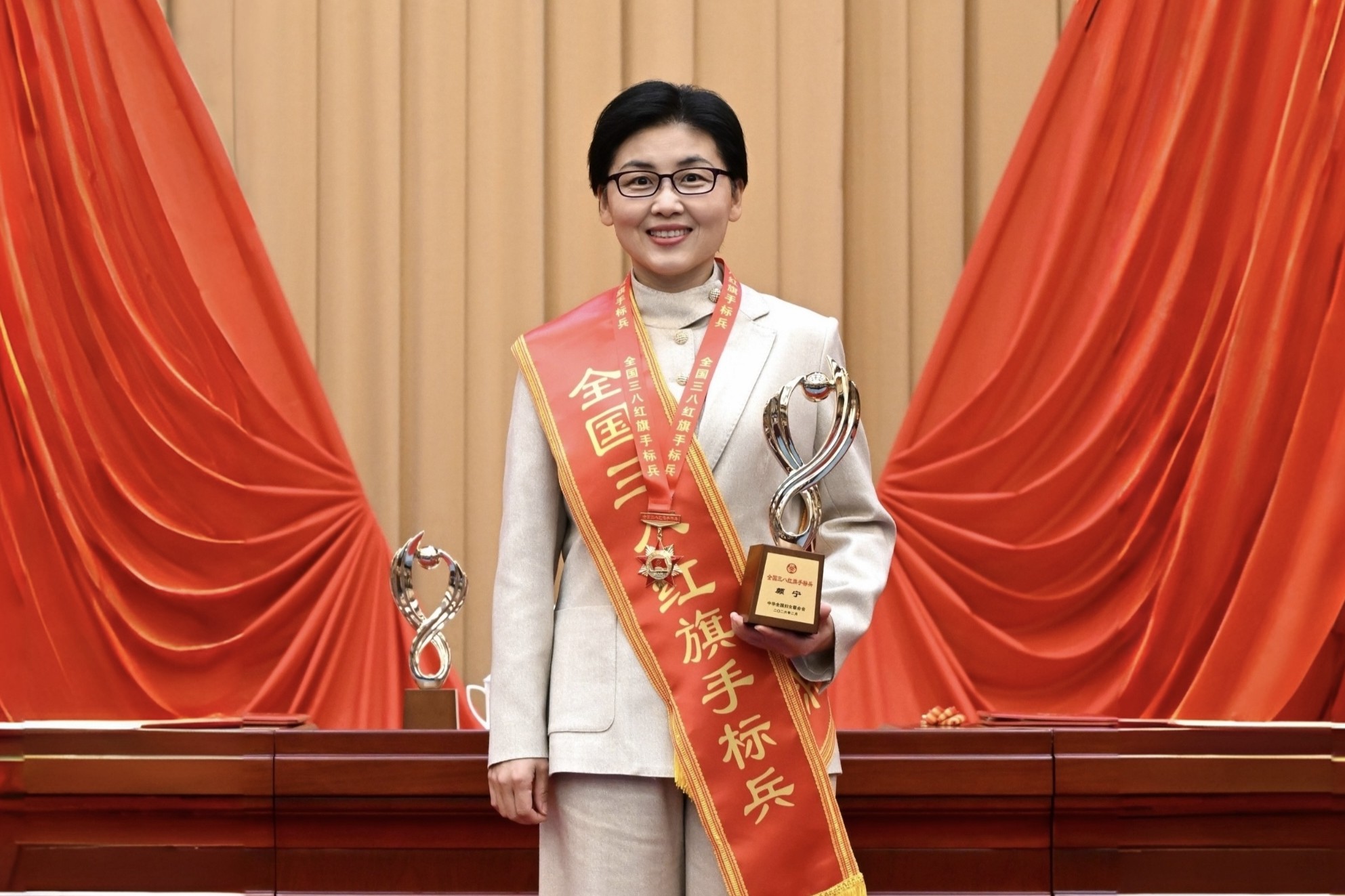 颜宁荣获全国三八红旗手标兵称号